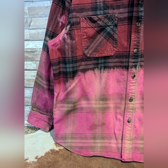 San Francisco 49ers Upcycled Handcrafted Dip Dye Bleach Flannel Shirt - Picture 14 of 15